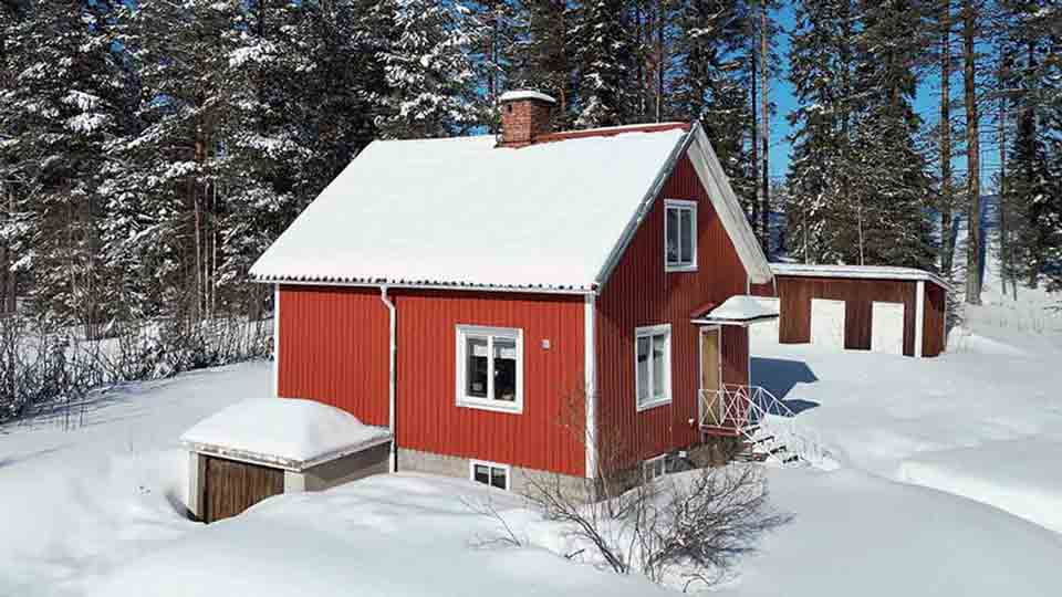 Außenansicht des Ferienhauses Bettys Hus im Schnee