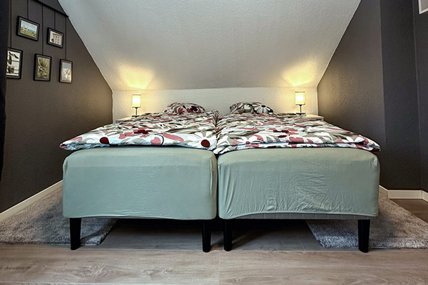 Das zweite Schlafzimmer mit zwei flexiblen Einzelbetten
