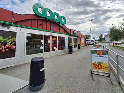Das Schild eines COOP Supermarktes.