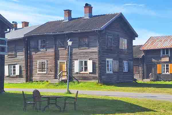 Die historischen roten Holzhäuser von Bonnstan in Skellefteå.