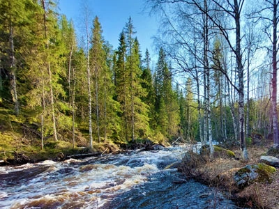 Der lebhafte Fluss Sikån